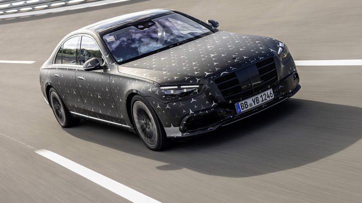 Arka yolcu koltuğu hava yastığı sunan ilk model Mercedes S Serisi