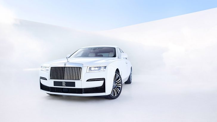 Rolls Royce yeni nesil Ghost modelini tanıttı