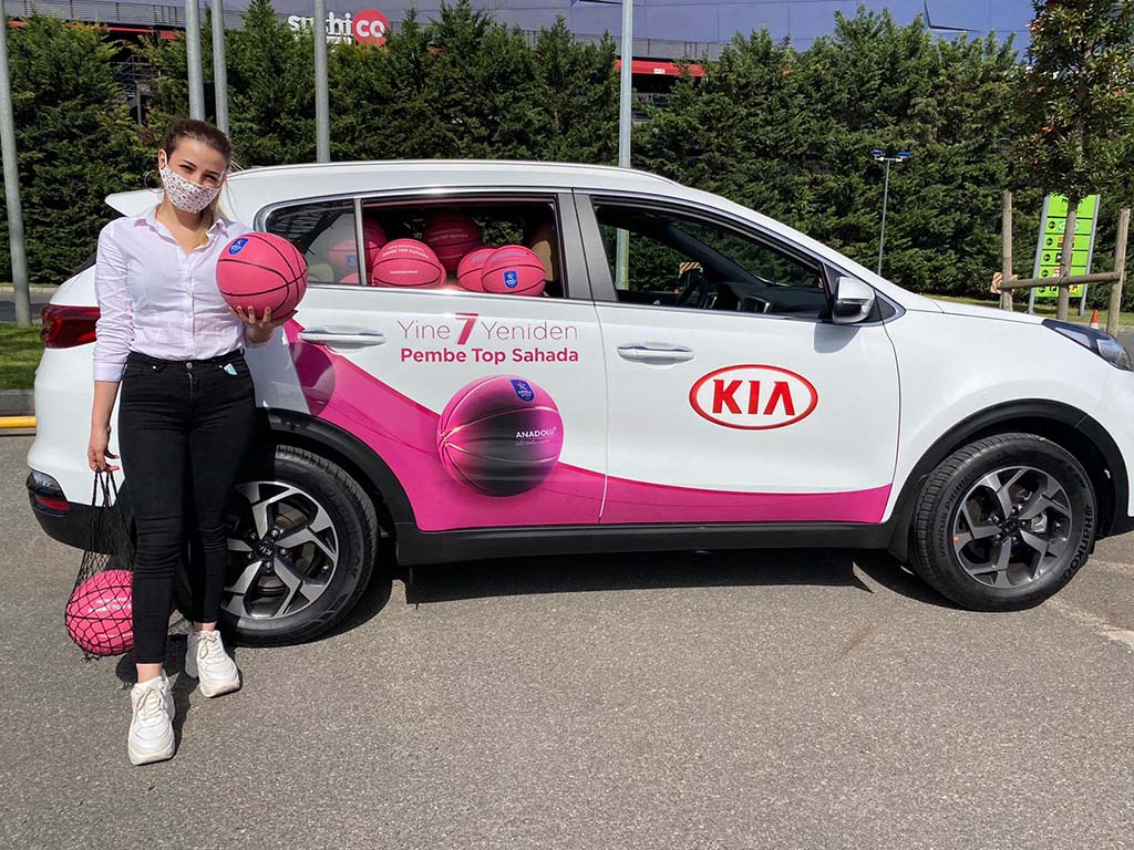 KIA, kadın müşterilerine ‘Pembe Top’ hediye ediyor