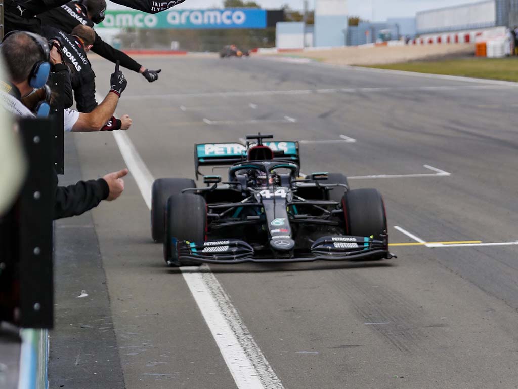 Lewis Hamilton rekora ortak oldu