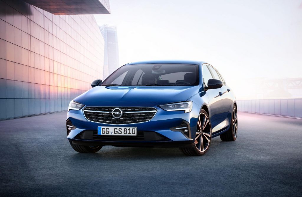 Yeni Opel Insignia, sınıfında tek IntelliLux LED® piksel farlarla parlıyor