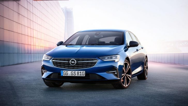 Yeni Opel Insignia, sınıfında tek IntelliLux LED® piksel farlarla parlıyor