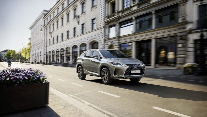 Lexus’un sportif tarza sahip RX Black Line modeli Türkiye’de