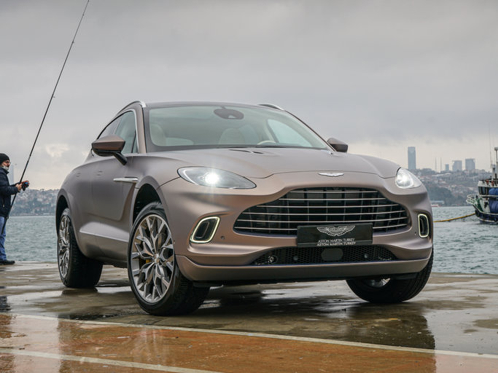 İlk Aston Martin DBX sahibine kavuştu