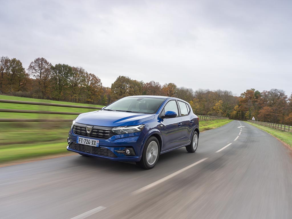 Yeni Dacia Sandero Showroomlarda