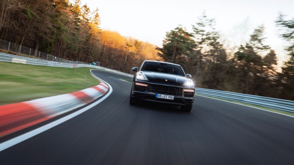 Nürburgring Nordschleife’de Porsche Cayenne rekoru