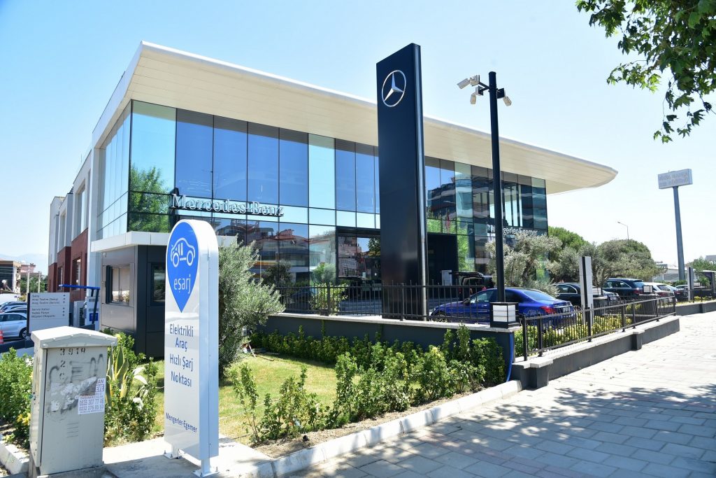 Mercedes-Benz Mengerler Egemer, Gaziemir’de MAR 2020 konseptiyle yeni bir showroom açtı.
