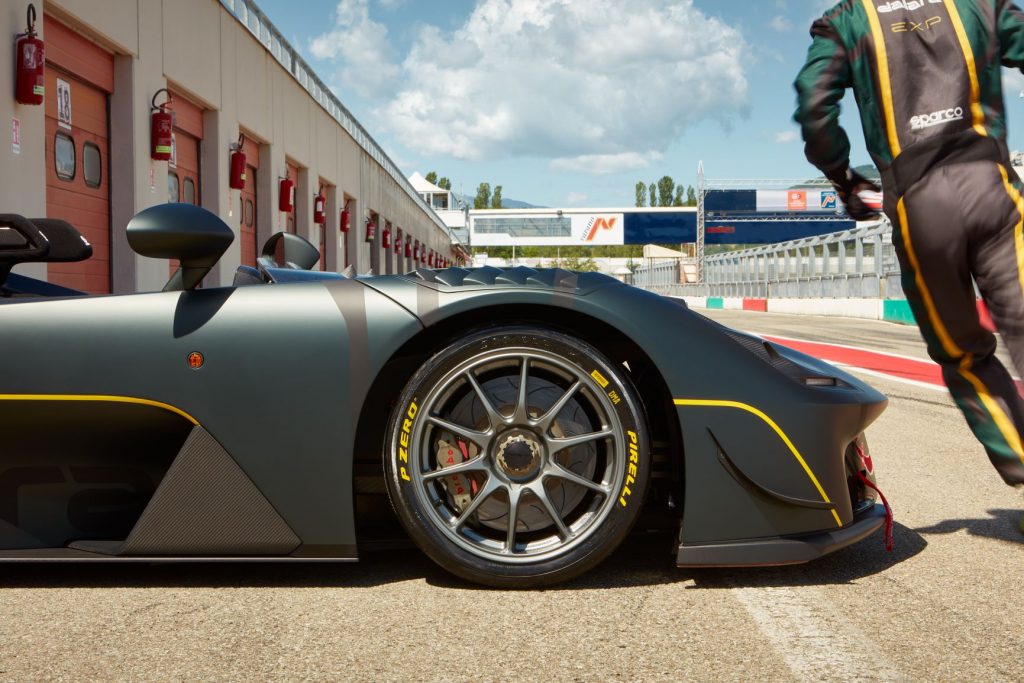 PIRELLI, İZMİT’TE ÜRETİLEN “P ZERO SLICK” LASTİKLERLE DONATILAN DALLARA STRADALE EXP İLE MUGELLO PİSTİNİ FETHETTİ