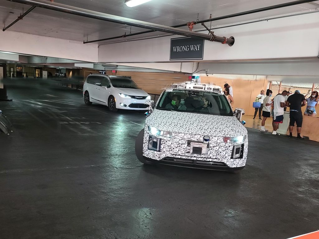 Hyundai Ioniq 5 Robotaxi Las Vegas Havalimanı’nda test ediliyor