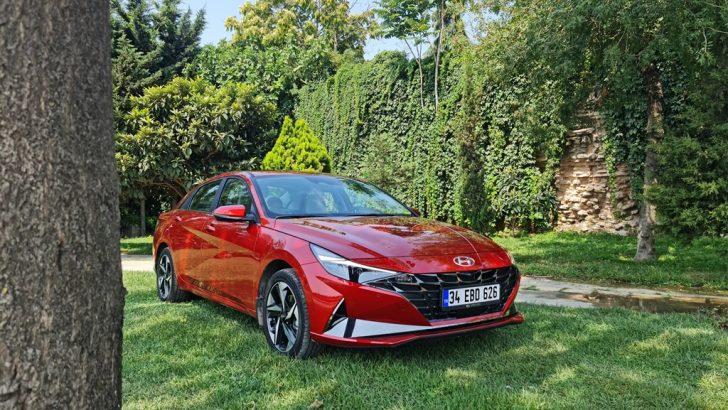 Hyundai Elantra’ya Sporcu Kıyafeti