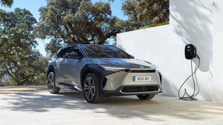 Toyota Elektrikli Aracı bZ4X’i Dünya Lansmanıyla Tanıttı