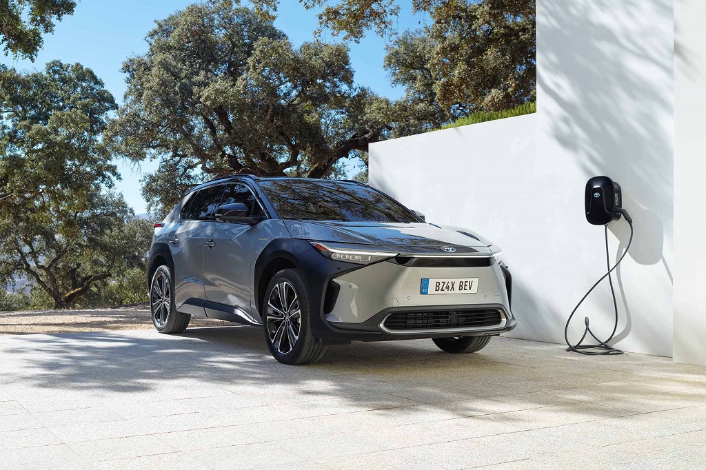 Toyota Elektrikli Aracı bZ4X’i Dünya Lansmanıyla Tanıttı