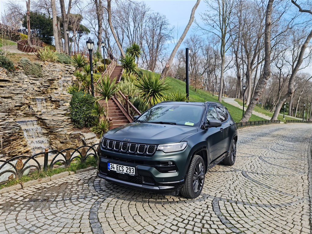 Geçmiş Esintileri Gelecekle Buluştu: Jeep Compass 80TH