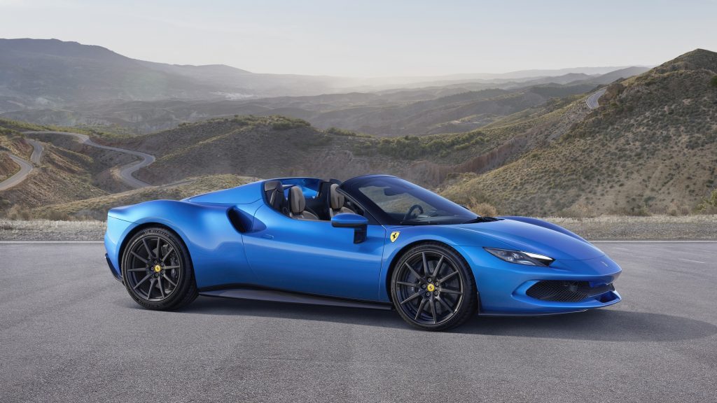 Ferrari, yeni Berlinetta Spider modeli 296 GTS’yi tanıttı