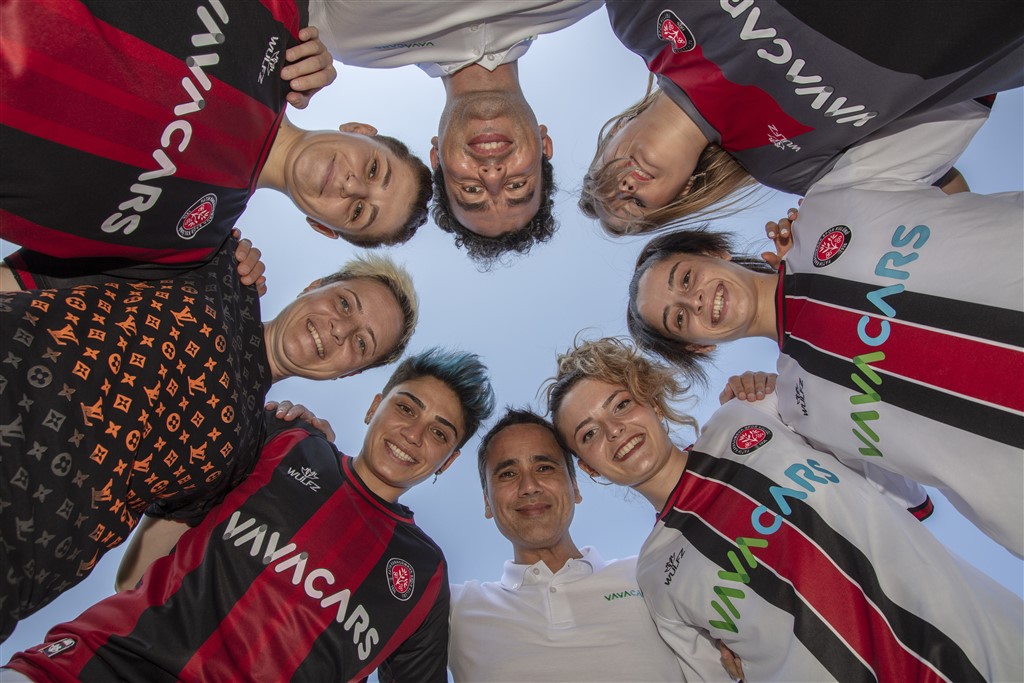 VavaCars, Fatih Karagümrük Spor Kadın Futbol Takımı’nın forma göğüs sponsoru oldu