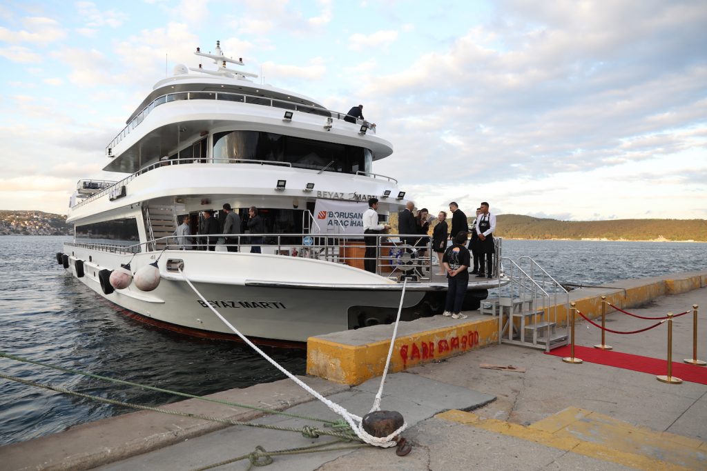 BORUSAN ARAÇ İHALE’DEN İSTANBUL’DA GEMİDE ARAÇ İHALESİ!