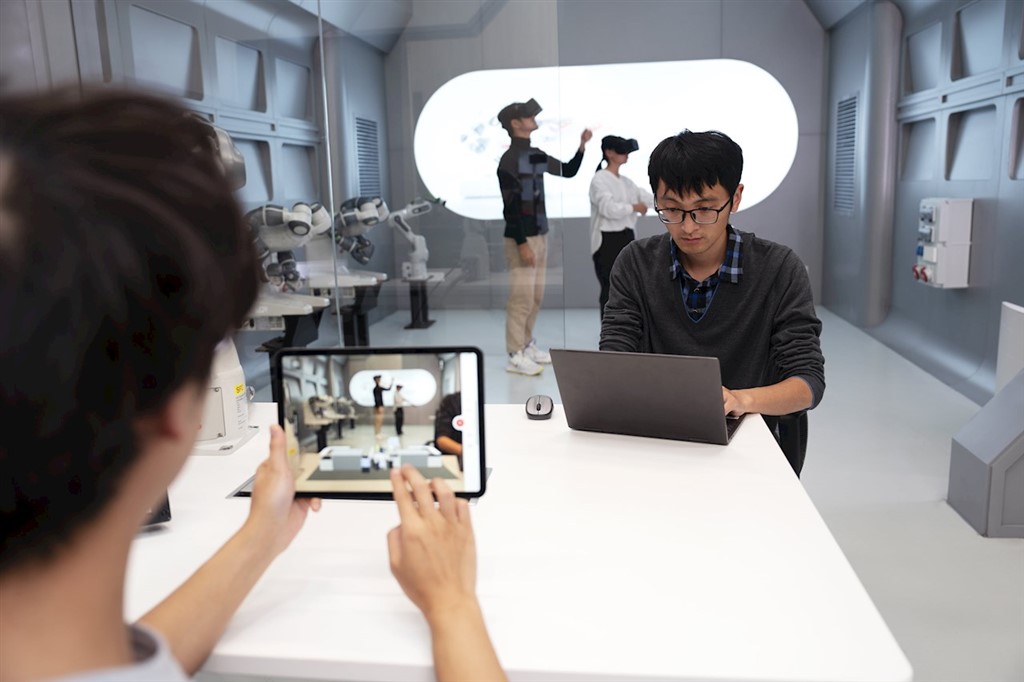 ABB, Şangay’da Son Teknoloji Mega Robotik Fabrikasını Açtı