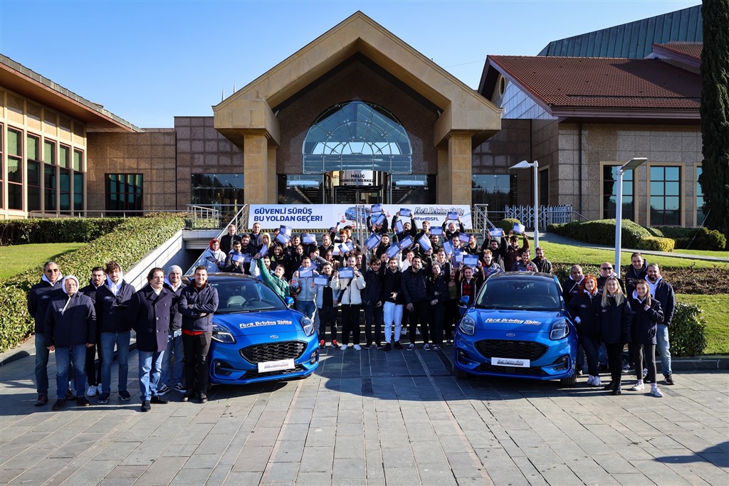 Ford Sürüş Akademisi 5. Kez Gerçekleşti: Şampiyon Pilotlar Gençleri Güvenli Sürüş Konusunda Bilinçlendirdi