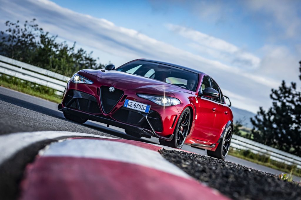 Giulia Quadrifoglio, 2023’ün En Heyecan Verici Performans Otomobili Seçildi