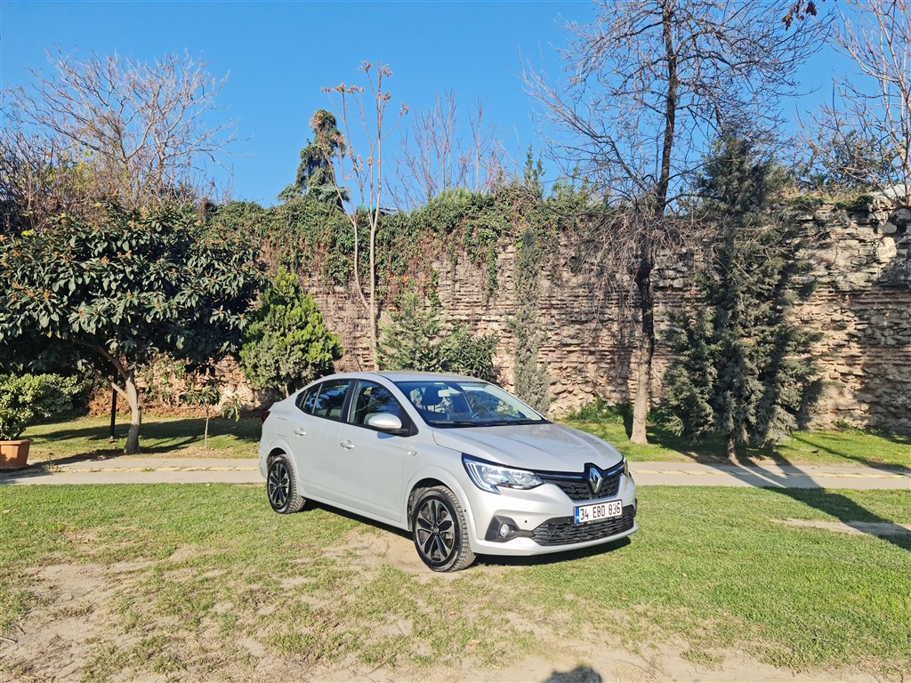 Uygun Fiyatlı B Sedan: Renault Taliant