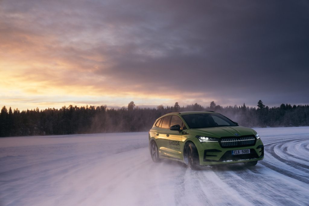 Škoda Enyaq RS iV ile Buz Üzerinde İki Dünya Rekoru’na İmza Attı