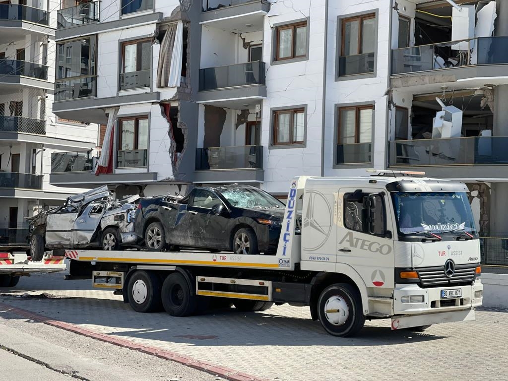 Yüzlerce Çekici ve Vinci Deprem Bölgesine Seferber Etti