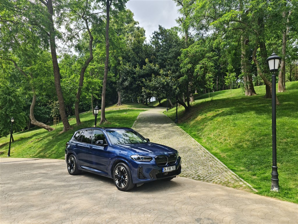 Hem Çevreci Hem Arazi Düşkünü: BMW İX3