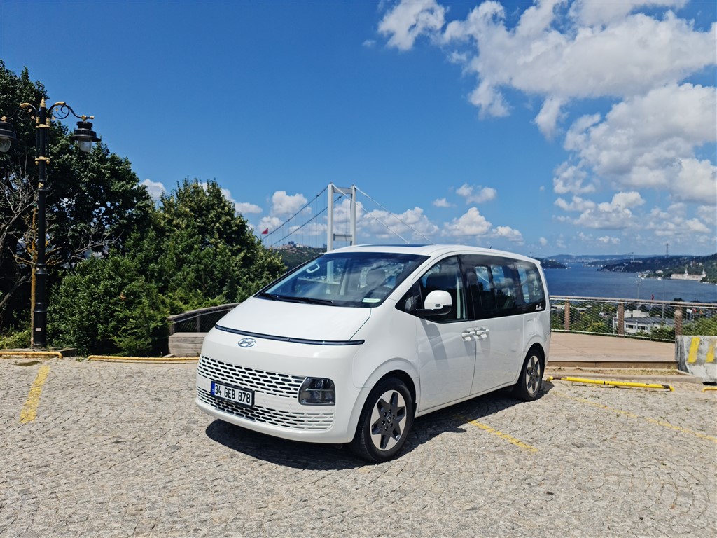 Arazi Sever Minibüs: Hyundai Staria