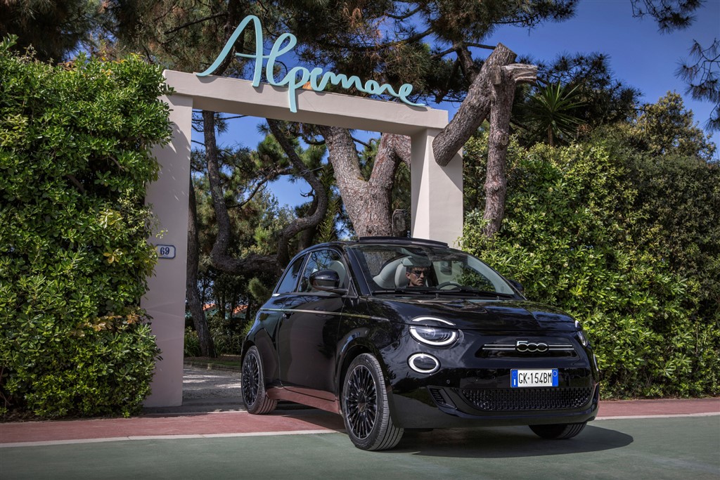 Fiat 500e, 3. Kez ‘En İyi Elektrikli Küçük Otomobil’ Seçildi