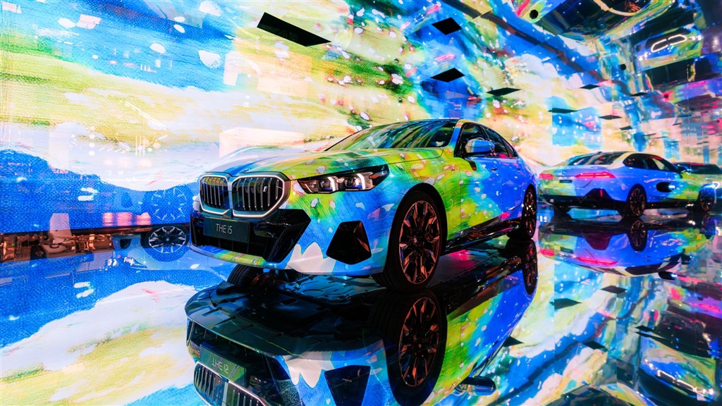 Yeni BMW i5’ten ilham alan “The Electric AI Canvas” enstalasyonu Art Basel’den sonra Contemporary Istanbul’a geliyor