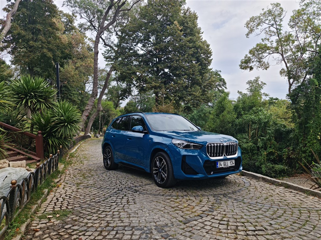 Hem Dinamik Hem Elektrikli: BMW iX1