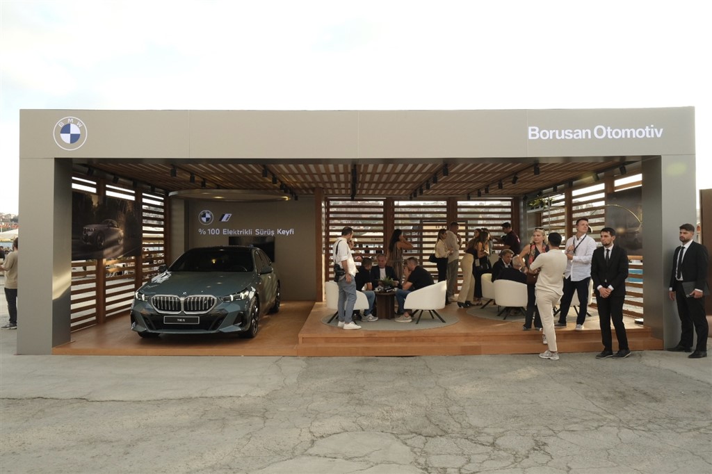 Yeni BMW i5, “The Electric AI Canvas”enstalasyonuyla Contemporary Istanbul’da sanatseverlerle buluşuyor