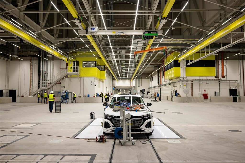 Audi’den pasif güvenlik yatırımı: Araç Güvenlik Merkezi