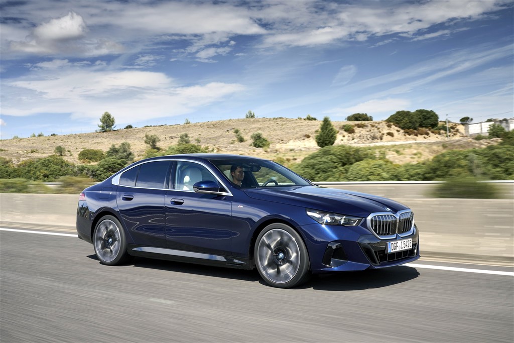Business Sedan Segmentinin Öncüsü BMW 5 Serisi, Mild Hybrid Dizel Motorlu Yeni BMW 520d xDrive Modeli ile Yollara Çıkıyor