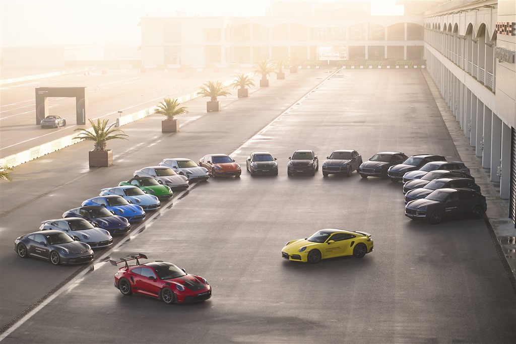 Yeni Cayenne ve güncel Porsche modelleri İstanbul Park’ta piste çıktı