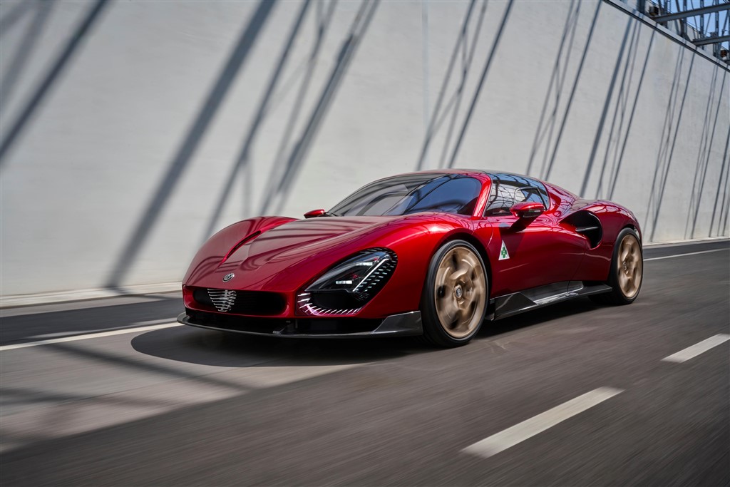 Alfa Romeo 33 Stradale, 2024 Yılının Yeni Otomobili Yarışması’nın Yıldızı Oldu