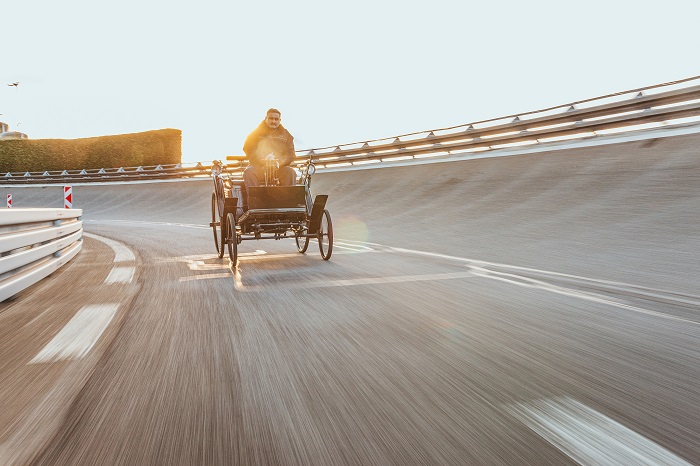 130 yıl önce ilk seri üretilen araç Mercedes-Benz Motor-Velocipede, geleceğe ilerliyor