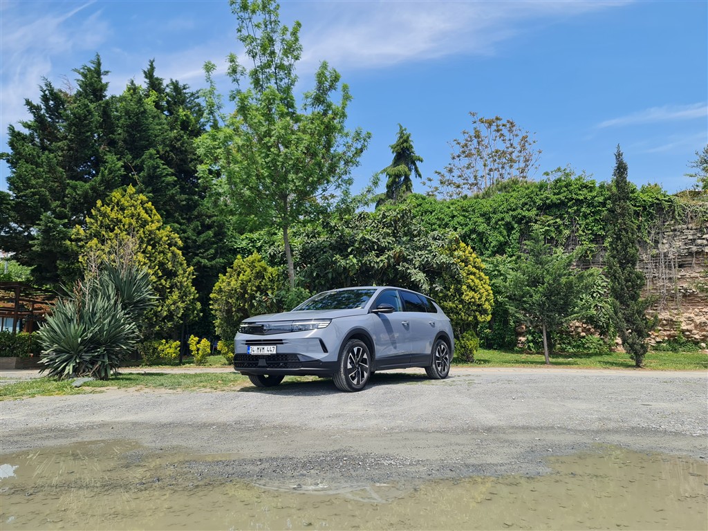 Alman Disipliniyle Elektriksel Güç: Opel Grandland Hybrid