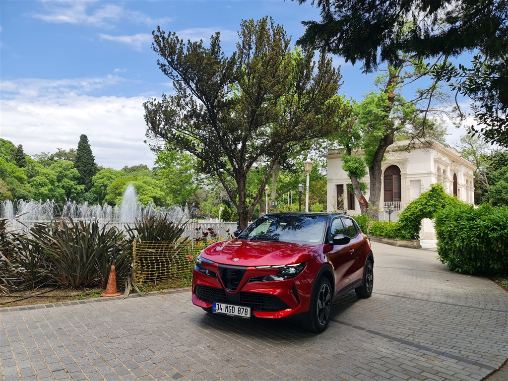 Elektriğe Latin Ruhlu Bir Dokunuş: Alfa Romeo Junior Elettrica