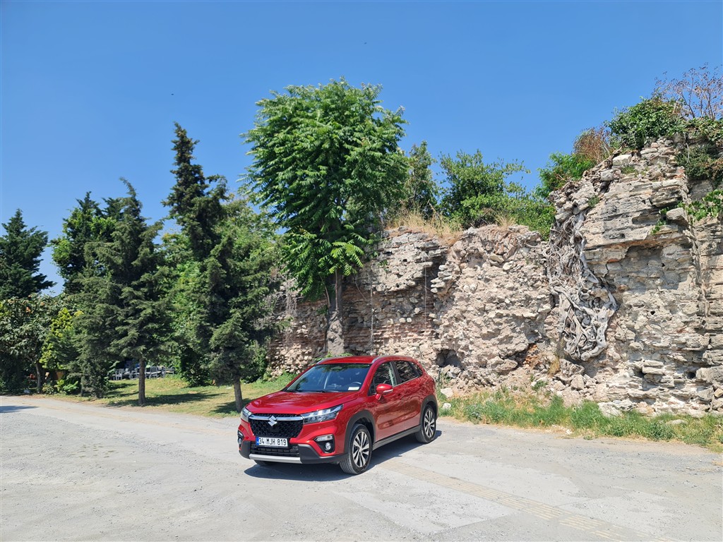 Geleceğe Sessiz Bir Adım : Suzuki S-CROSS Hibrit