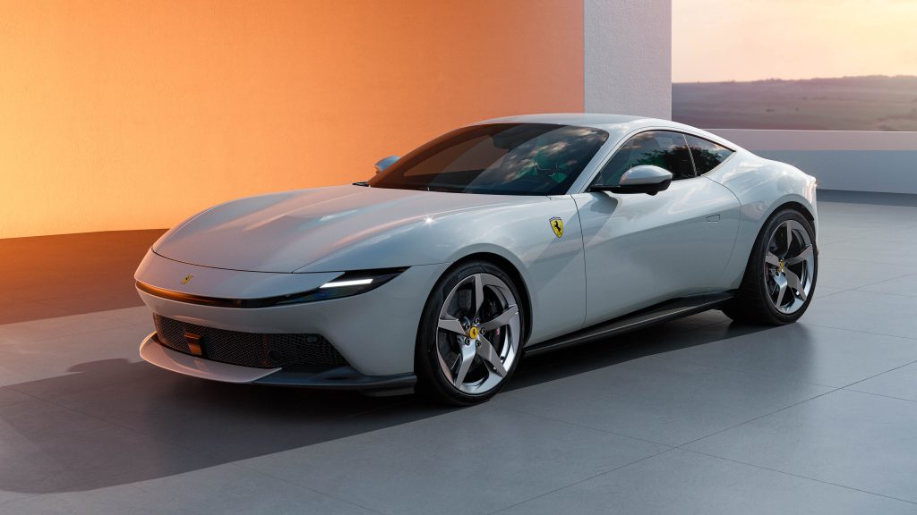 FERRARI AMALFI LÜKS VE PERFORMANSI YENİ BİR BOYUTA TAŞIYOR!