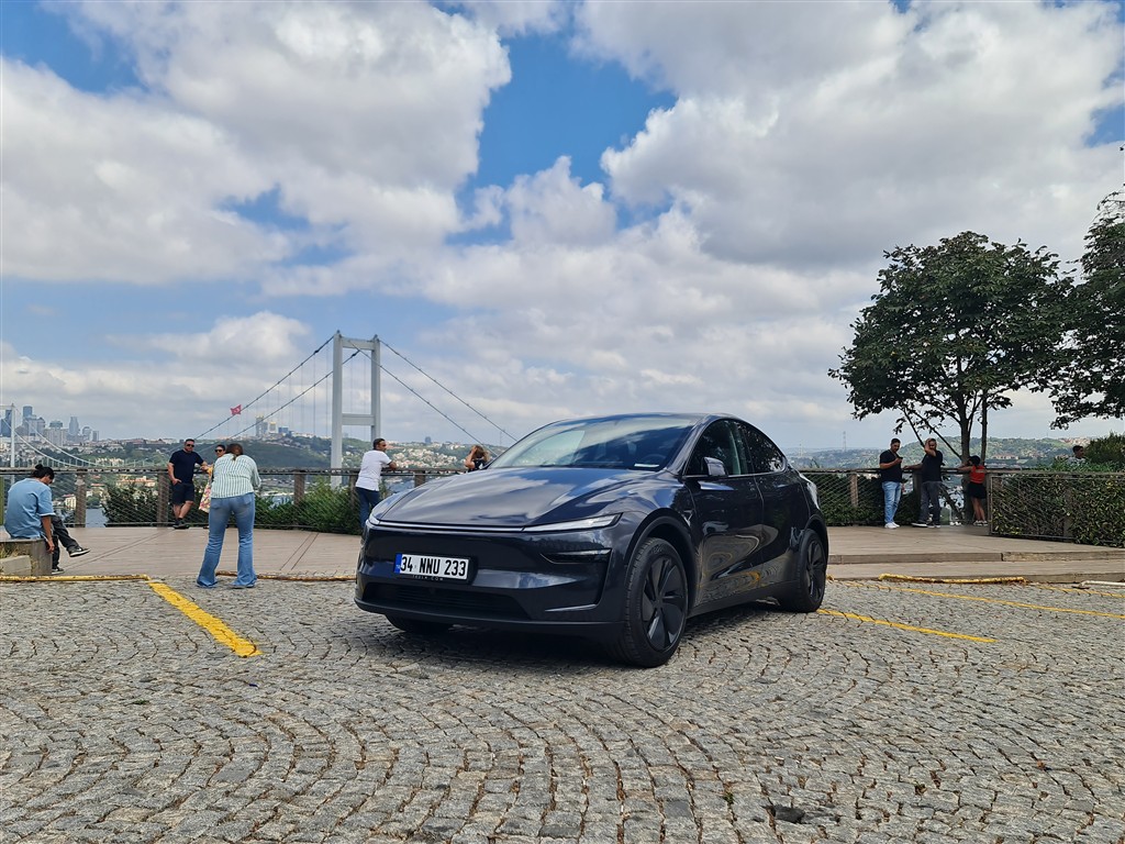 Tesla Model Y Long Range : Sessiz Yol Hikayesi