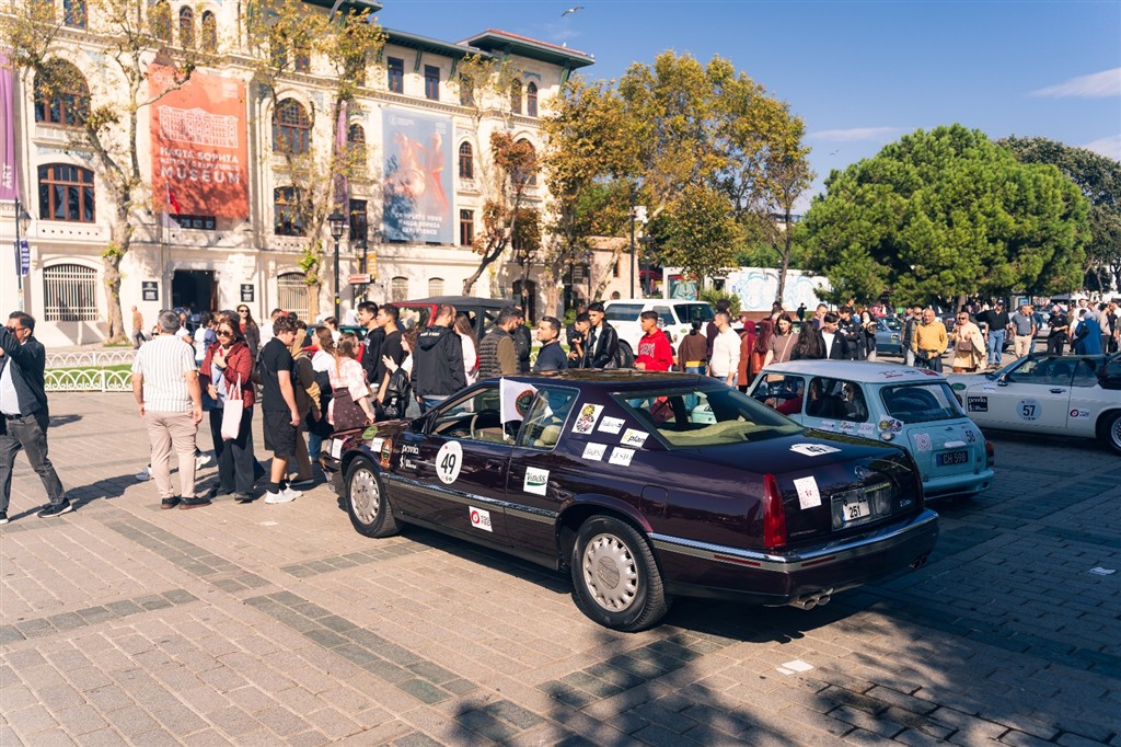 FIVA WORLD RALLY KLASİK OTOMOBİL KULÜBÜ CUMHURİYET RALLİSİ’nde DOSTLUK KAZANDI