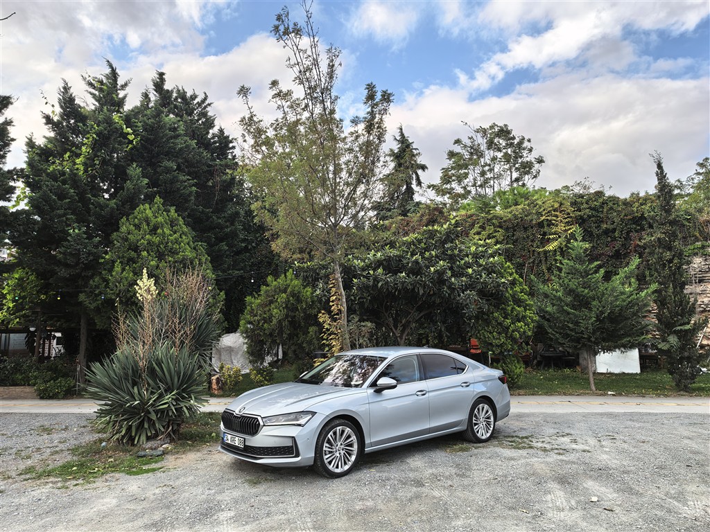 Lüks Segmentin Simgesi mi? Skoda Superb Laurin Klement