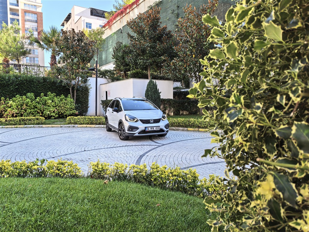 Honda Jazz e:HEV – Küçük Ama Akıllı Hibrit