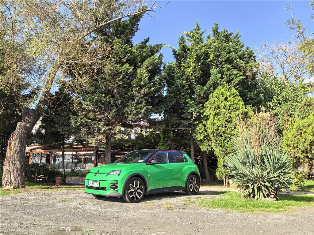 Havalı Elektrikli: Renault 5 E-Tech
