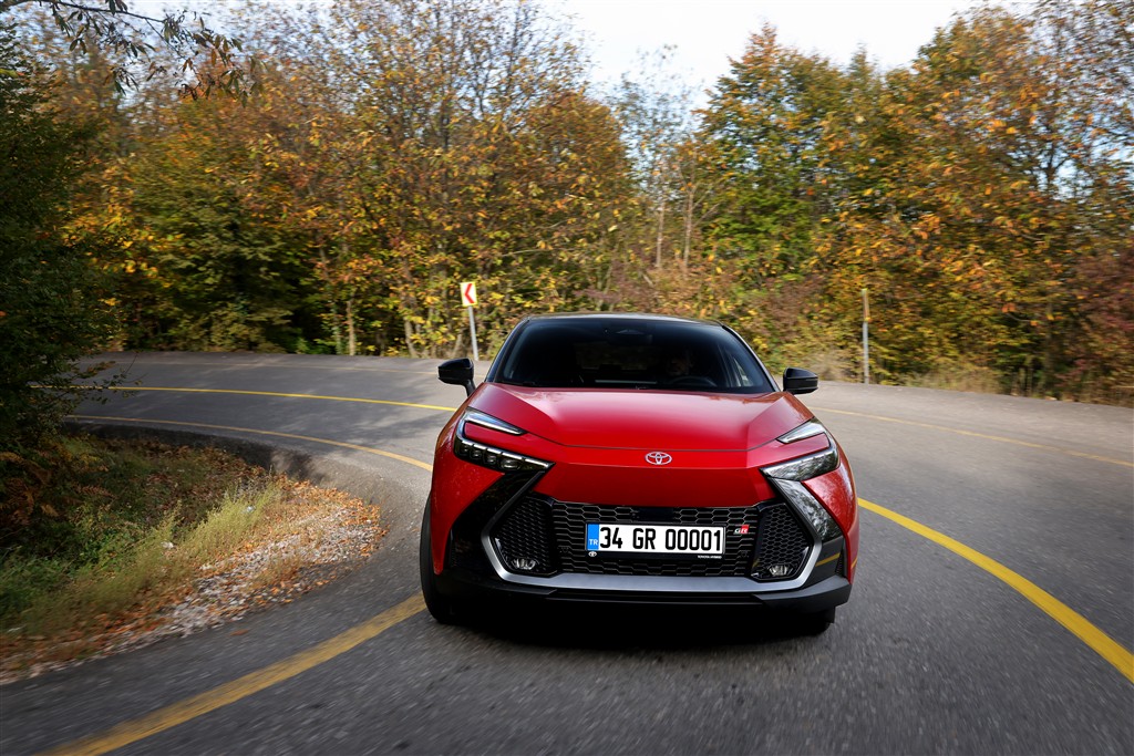 Toyota C-HR Hybrid GR SPORT ile Sportif Kimliğini Güçlendiriyor