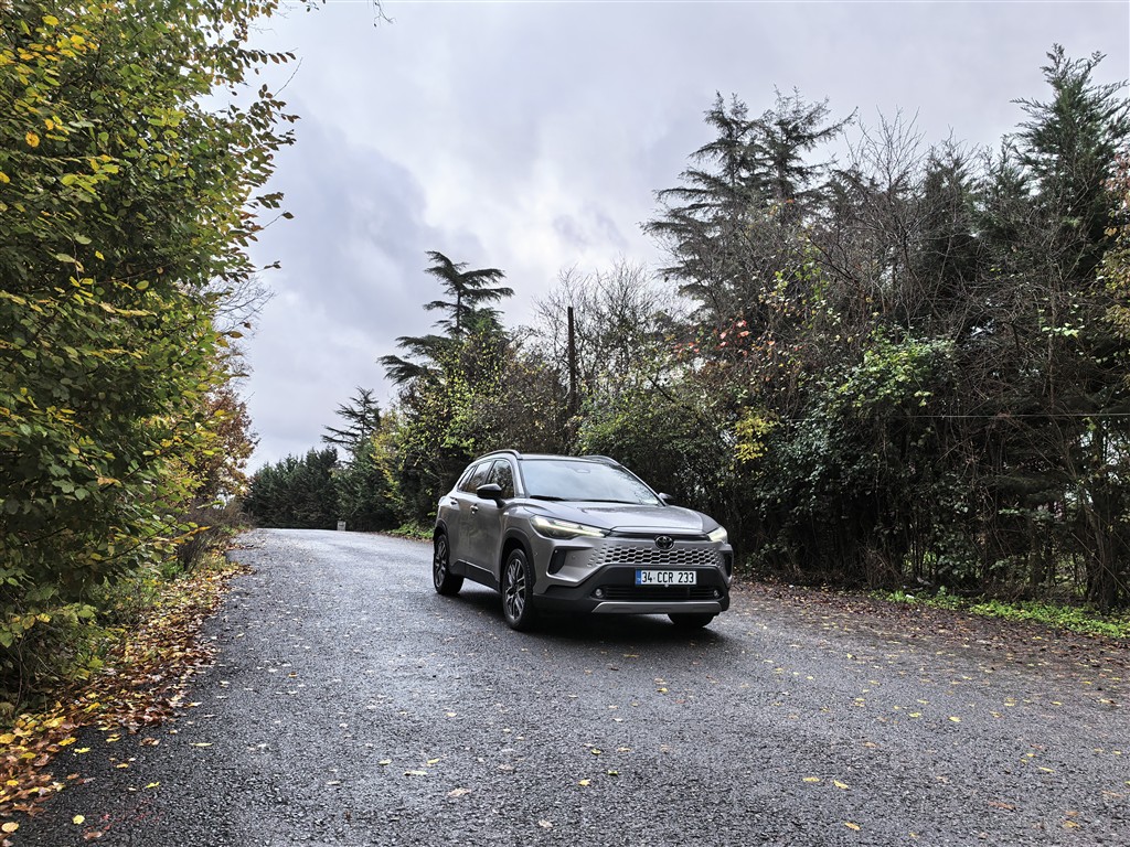 Toyota Corolla Cross Hybrid: Şehir + SUV Dengesi, Hibrit Verimlilik İle