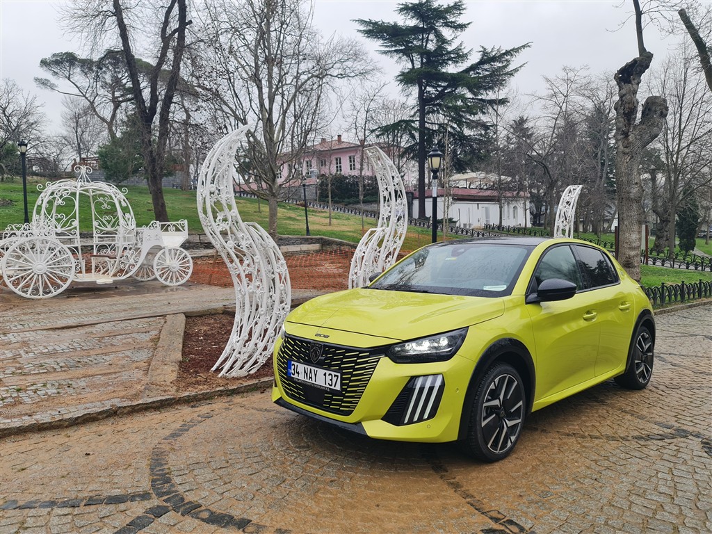 PEUGEOT YENİ E-208 GT – SESSİZ AMA KESKİN