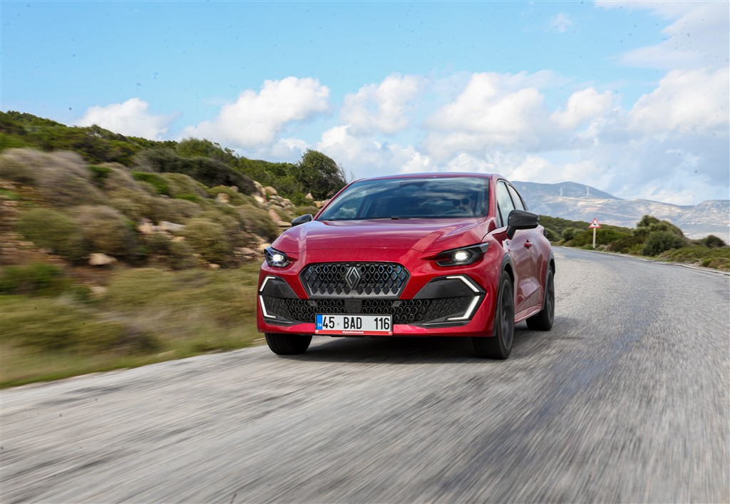 TÜRKİYE’NİN EN ÇOK SATAN OTOMOBİLİ CLIO, YENİ NESLİYLE TÜRKİYE’DE